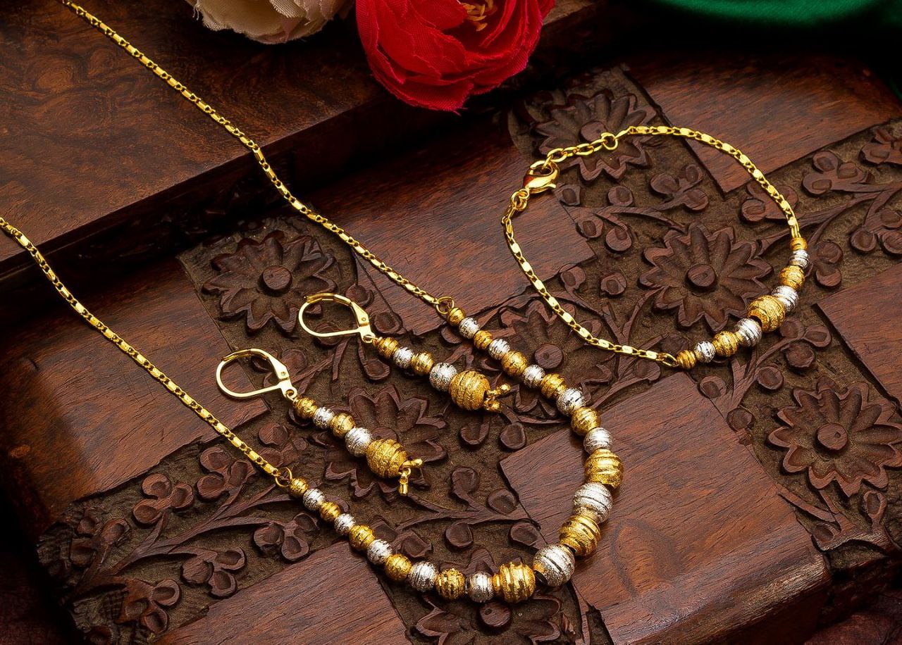 Gujju Latest Necklace Chain Special For Girls Beads Gold-Plated Plated Alloy Chain