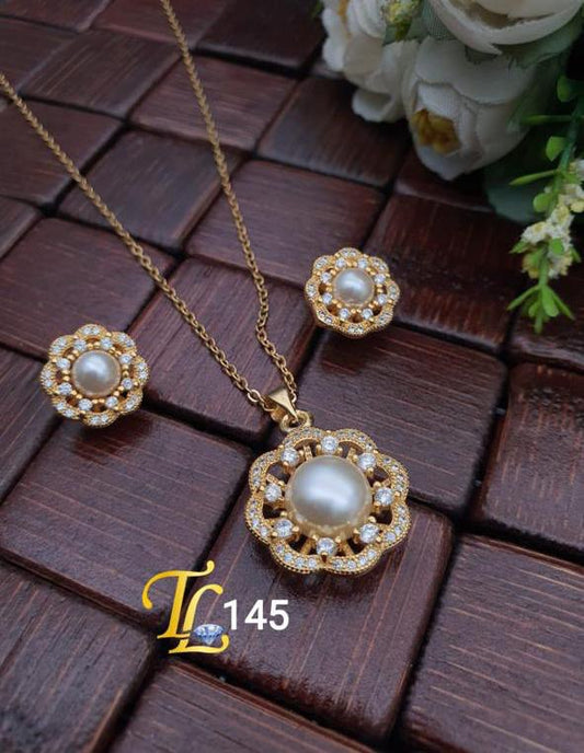 Gujju Pendant Set With Earring