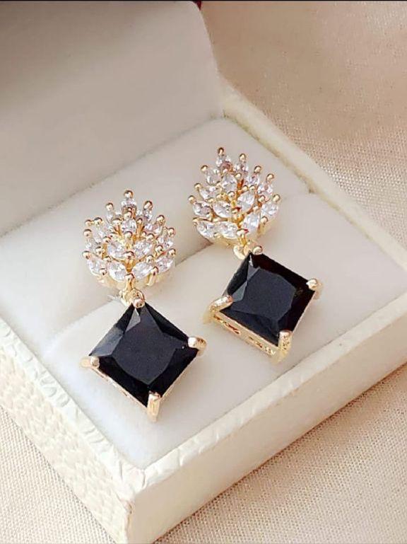 Gujju Pendant Set With Earring