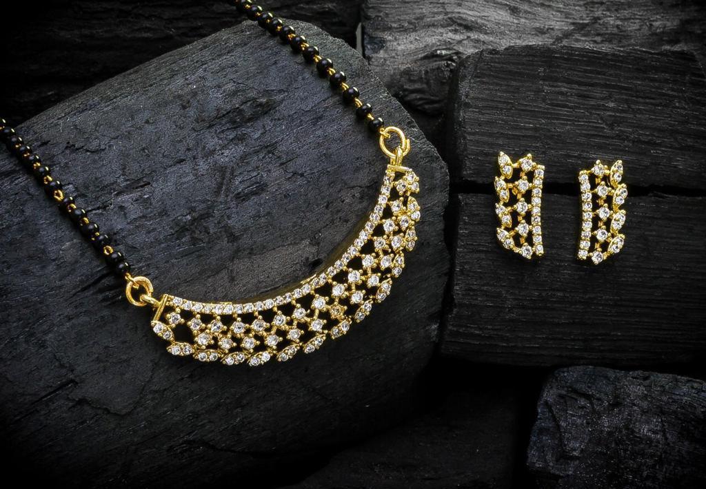 Gujju Pendant Set With Earring