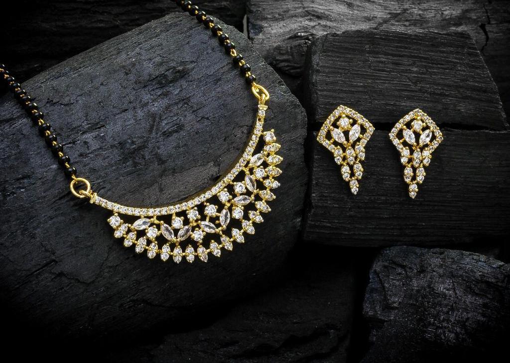 Gujju Pendant Set With Earring