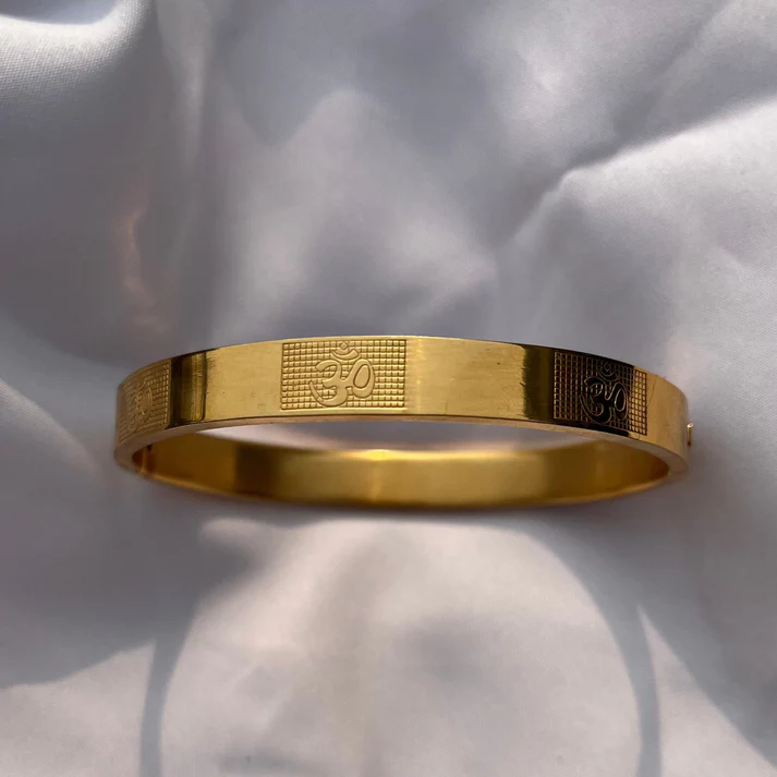 AMAZING GOLD PLATED STAINLESS STEEL KADA FOR MENS