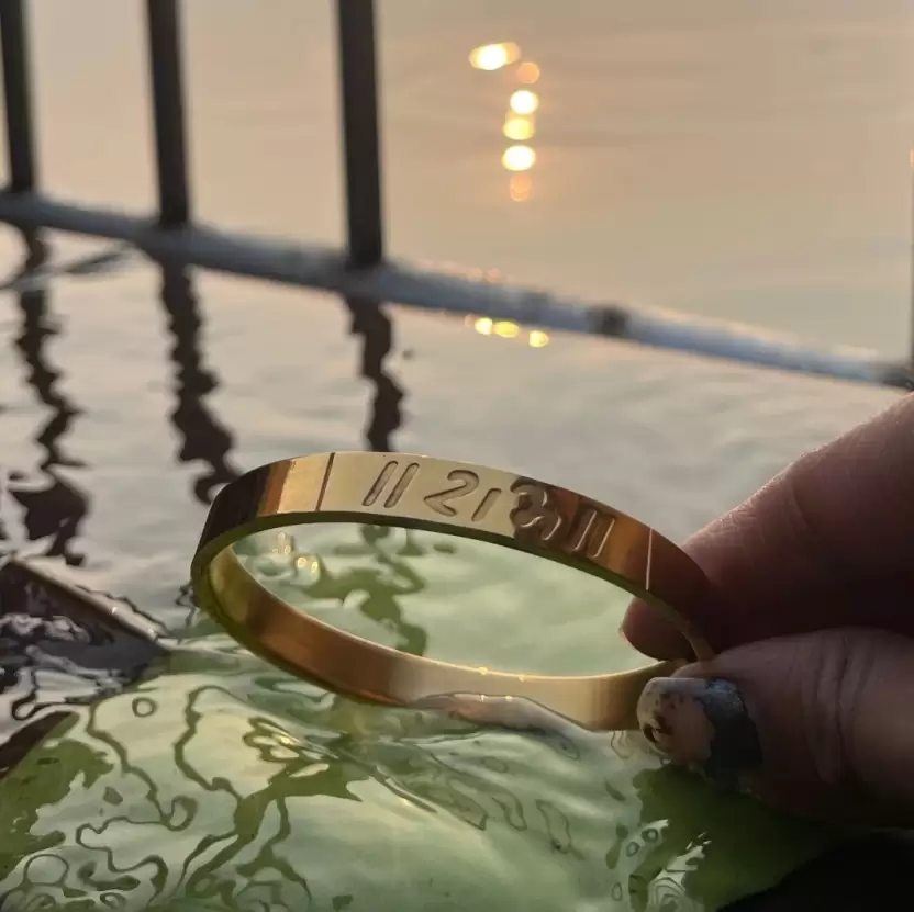 AMAZING SHREE RAM GOLD PLATED STAINLESS STEEL KADA FOR MENS