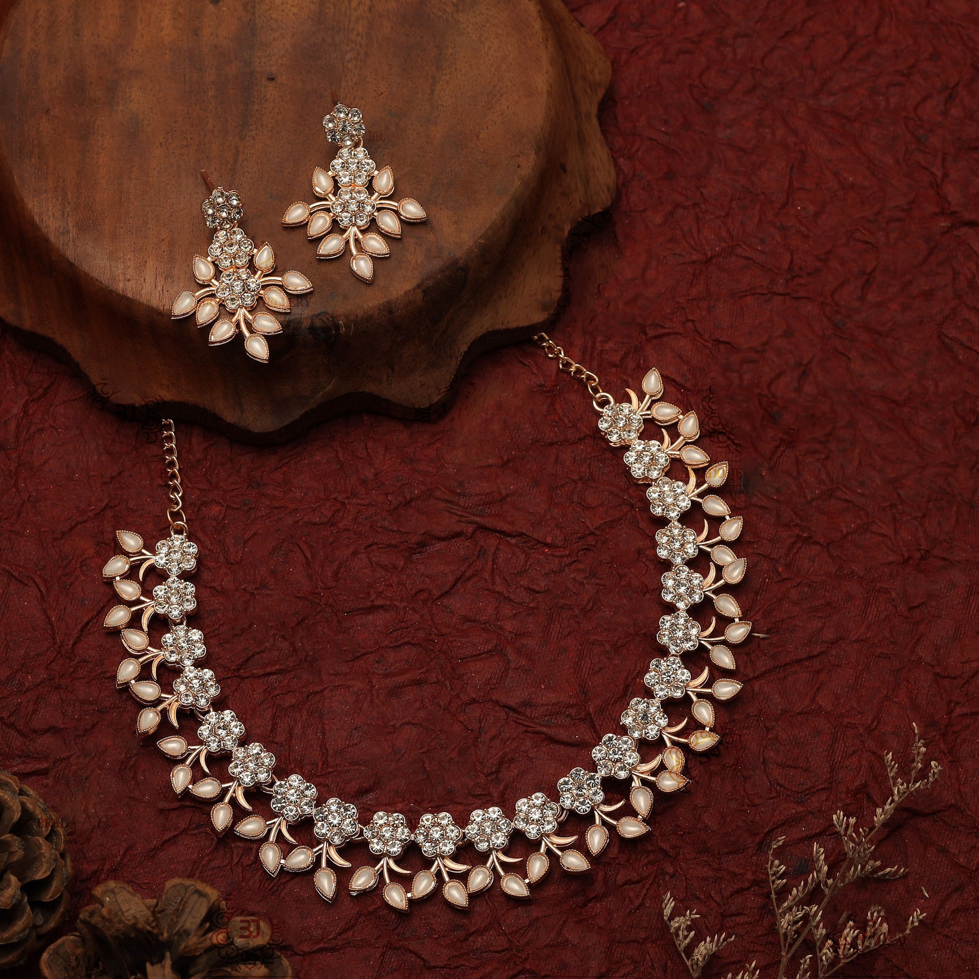 Gujju Latest Necklace Set With Earrings For Girls And Women