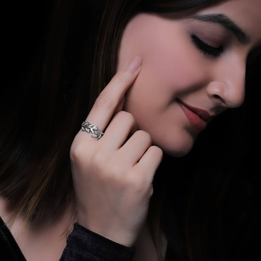 GUJJU JEWELLERS SILVER UNIQUE,DAINTY & DELICATE DIAMOND RING FOR WOMENS AND GIRLS
