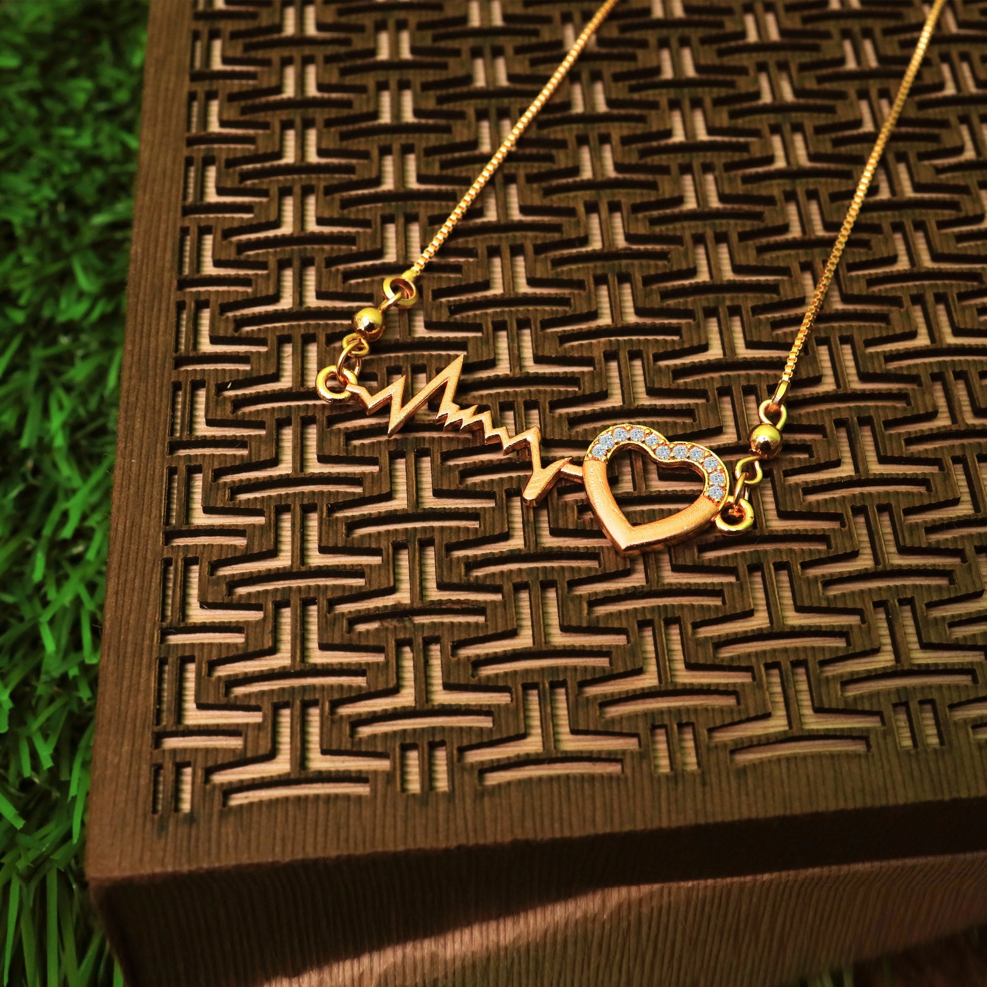 Gujju Jewellers Fancy Rose Gold Pendant And chain