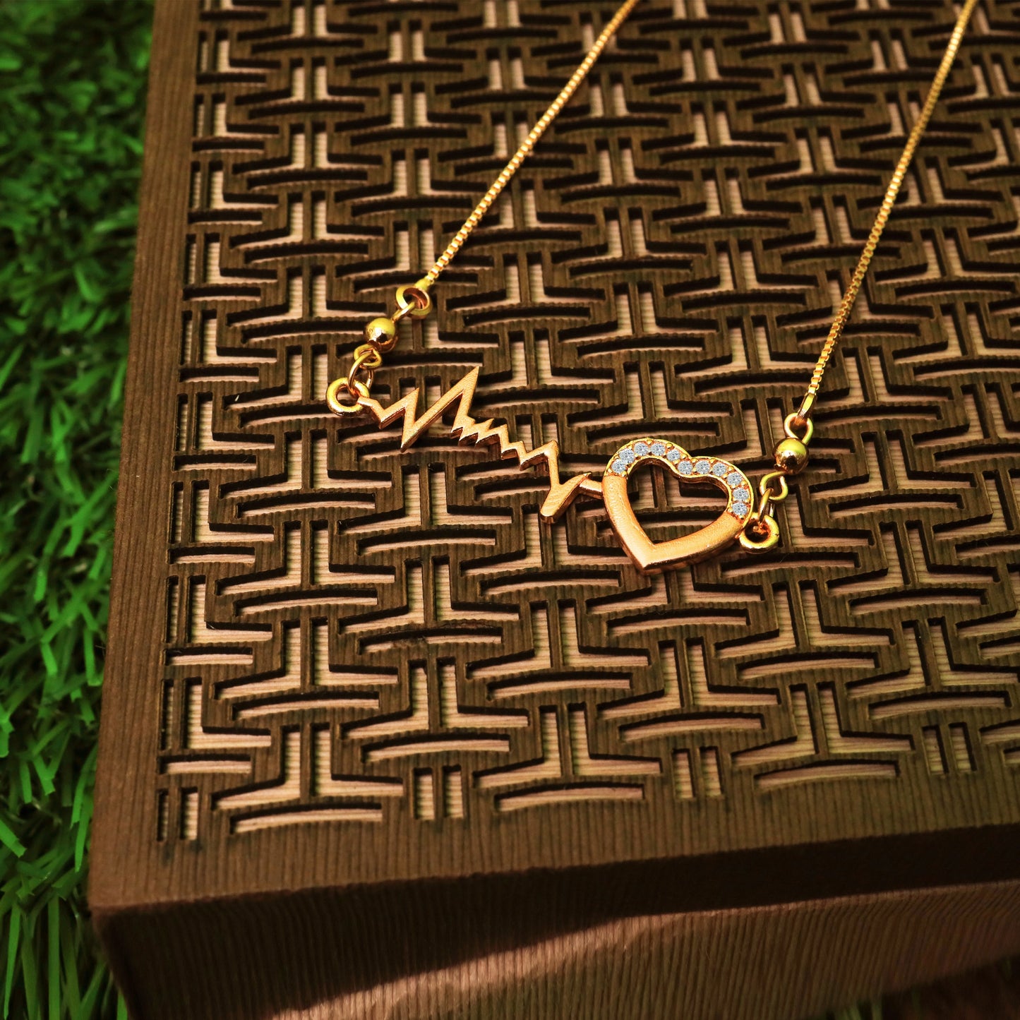 Gujju Jewellers Fancy Rose Gold Pendant And chain