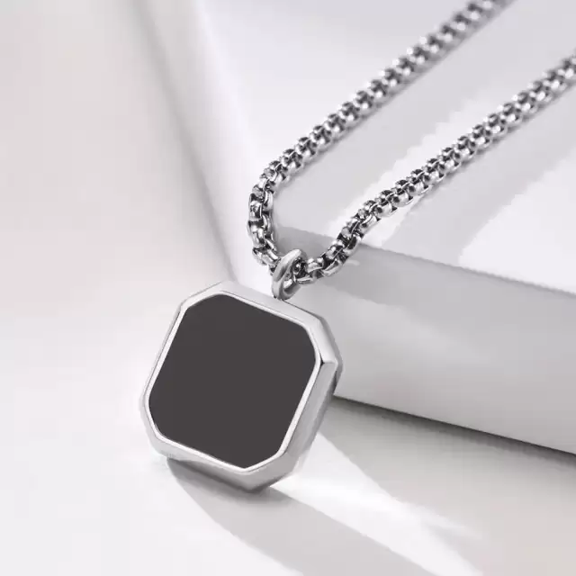 Gujju  Jewellers present Square pendent for mens chain locket