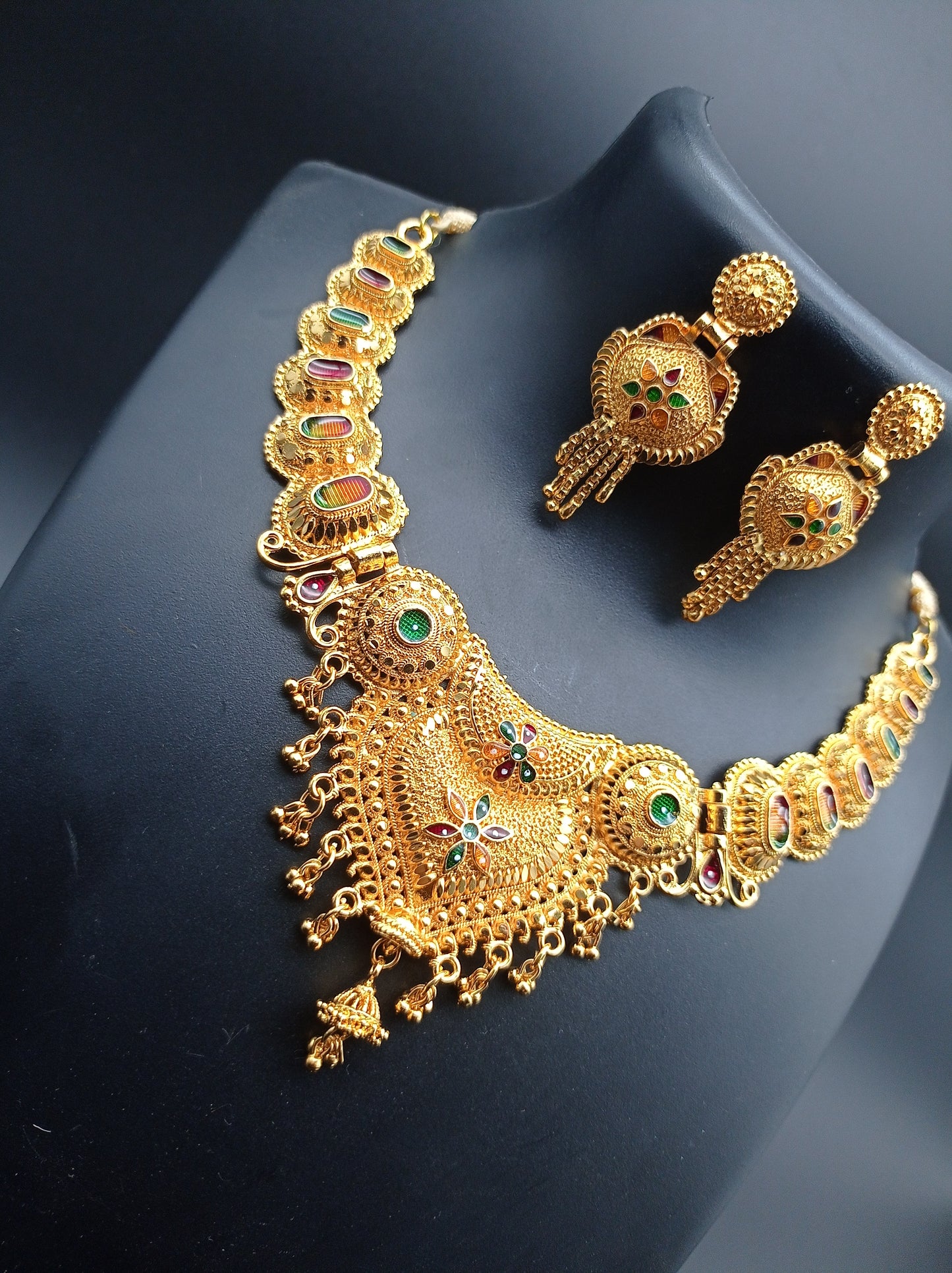 Alloy Golden Designer Necklaces Set