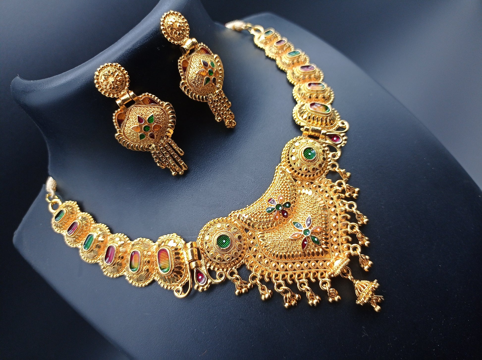 Alloy Golden Designer Necklaces Set