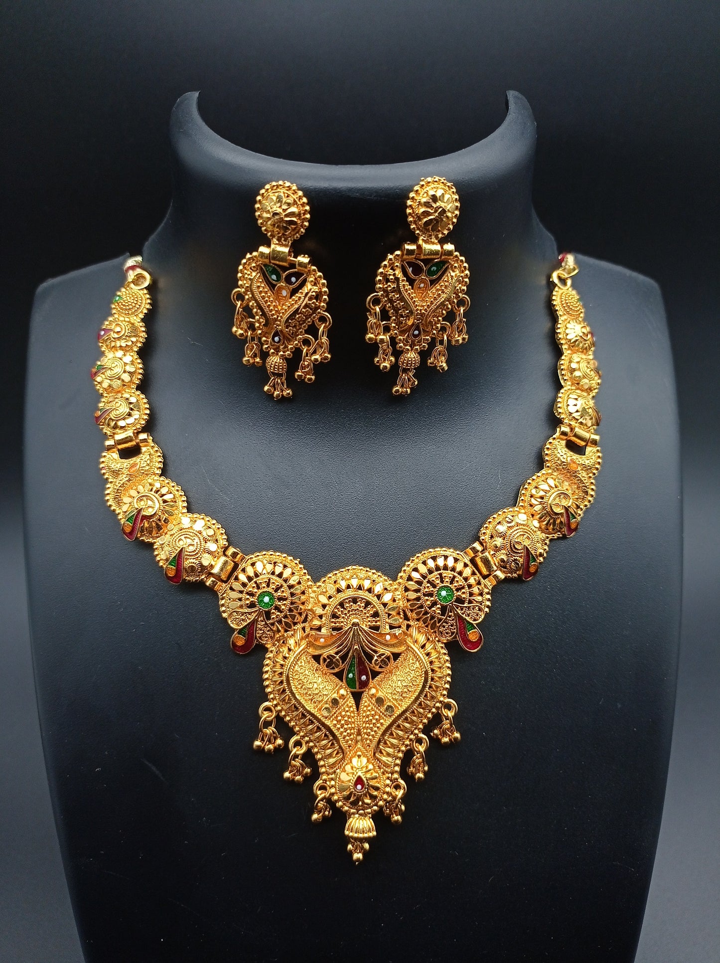 Alloy Golden Designer Necklaces Set