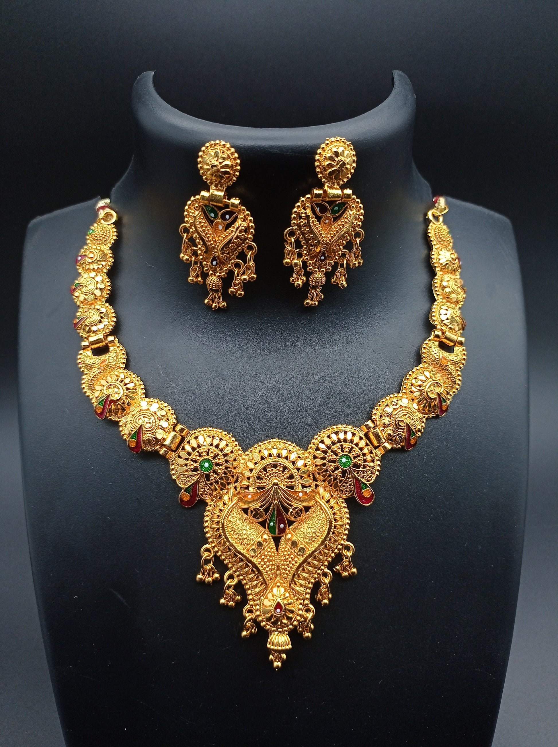 Alloy Golden Designer Necklaces Set