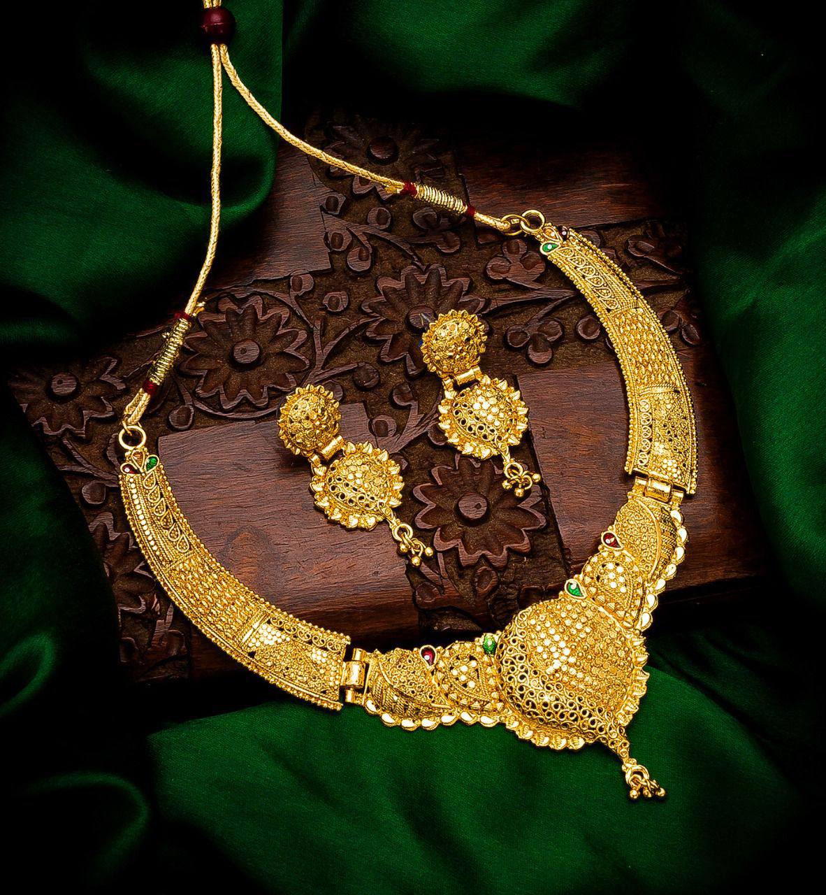 Alloy Golden Designer Necklaces Set(pack of 1)