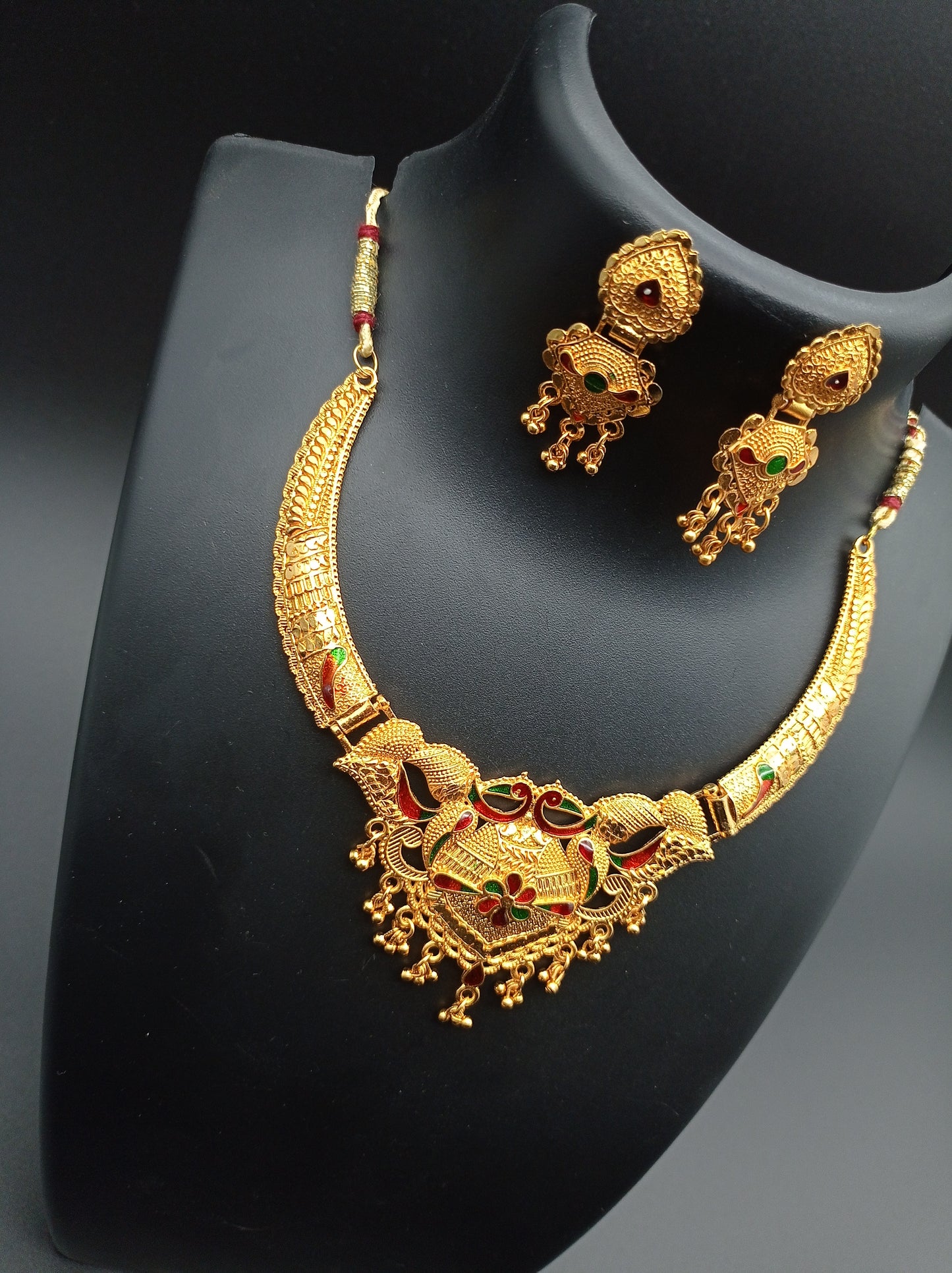 Alloy Golden Designer Necklaces Set