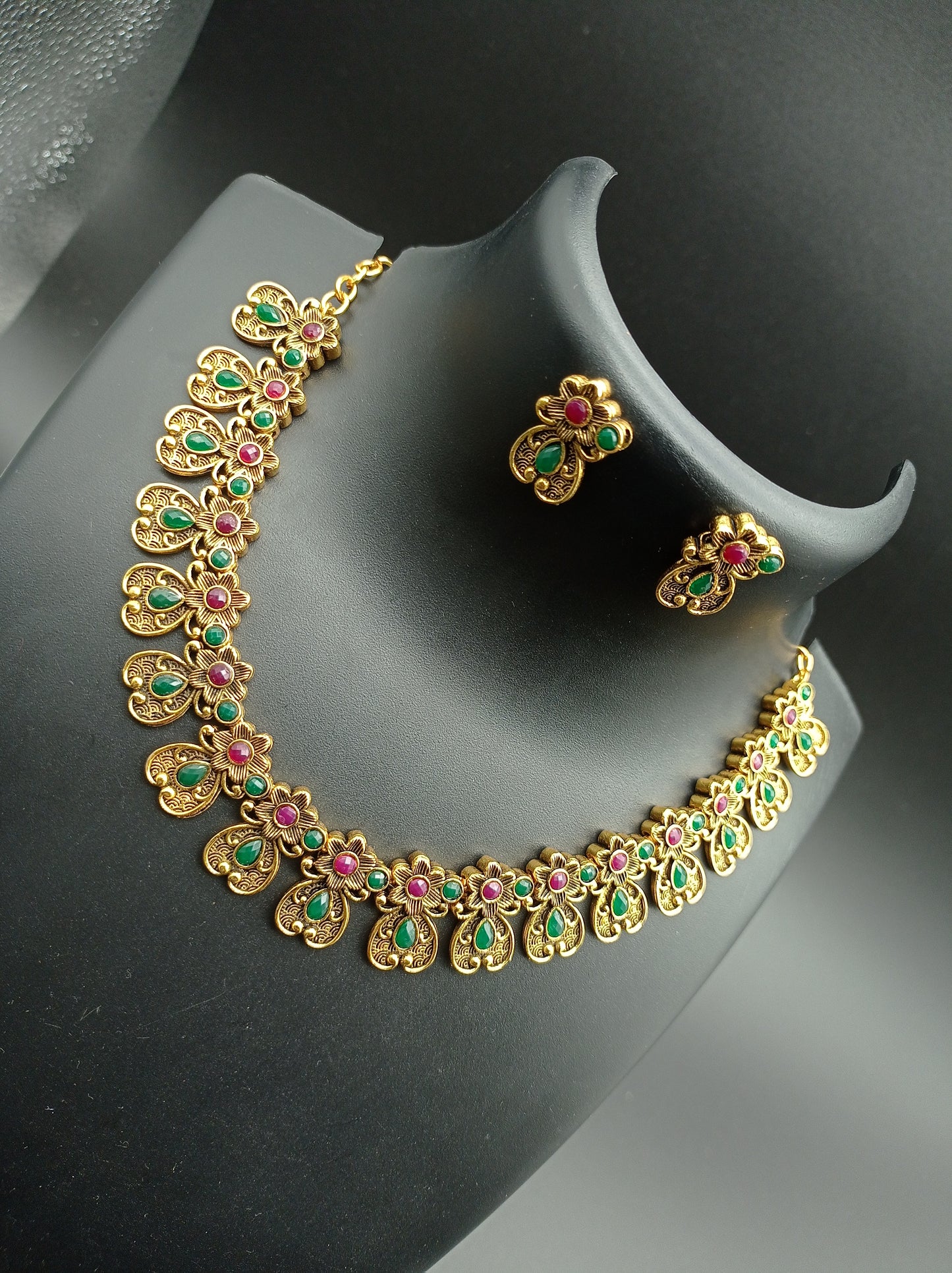Alloy Golden Designer Necklaces Set