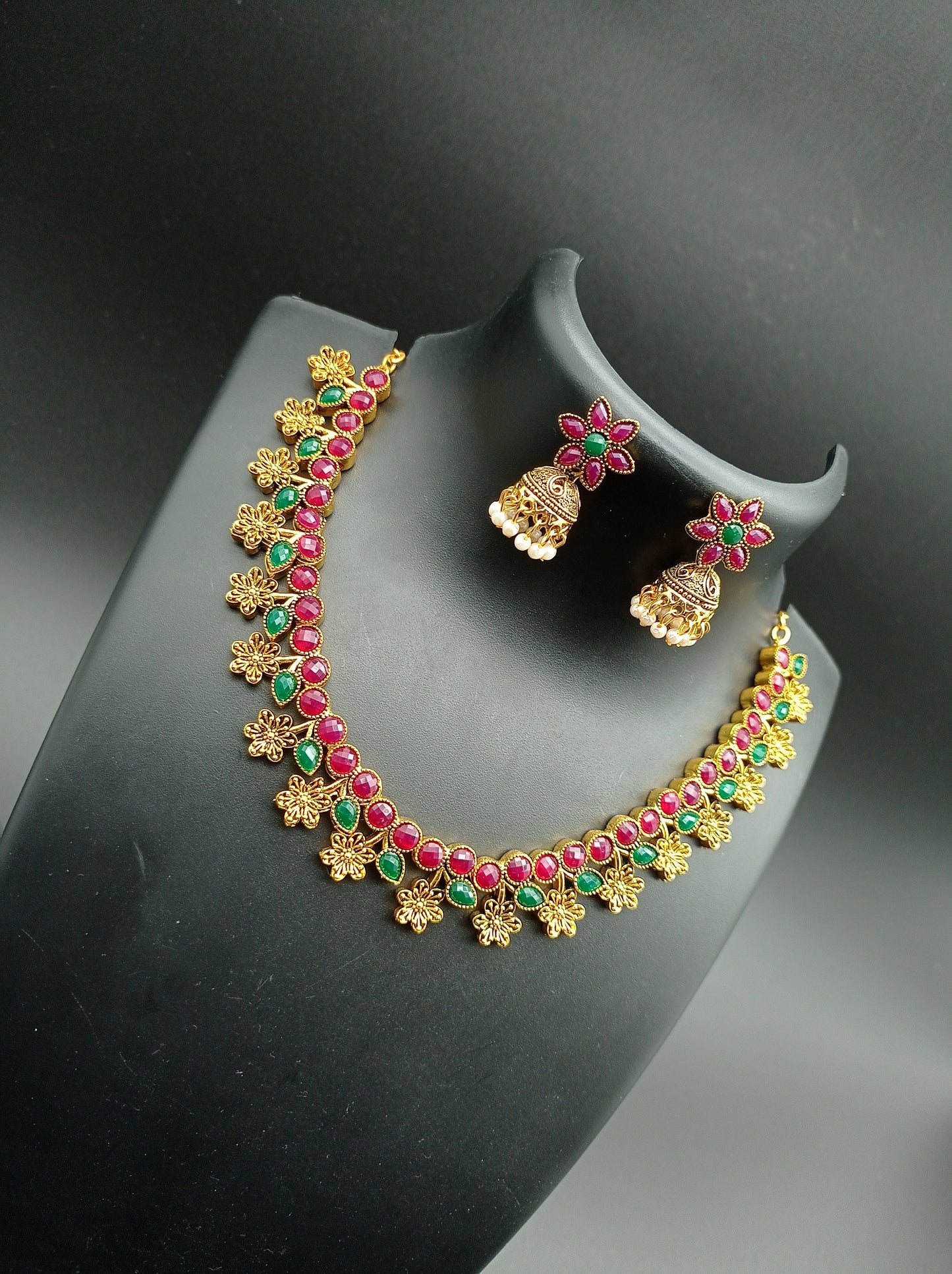 Alloy Golden Designer Necklaces Set