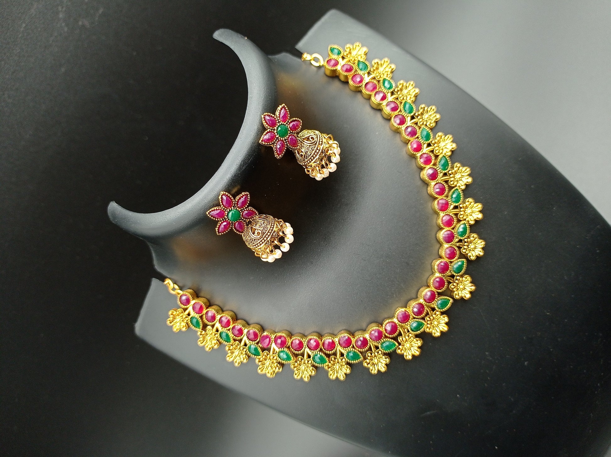 Alloy Golden Designer Necklaces Set