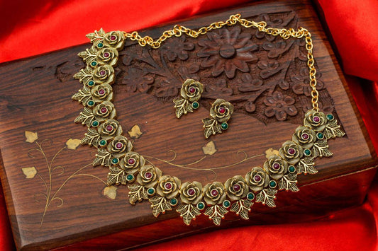 Alloy Golden Designer Necklaces Set