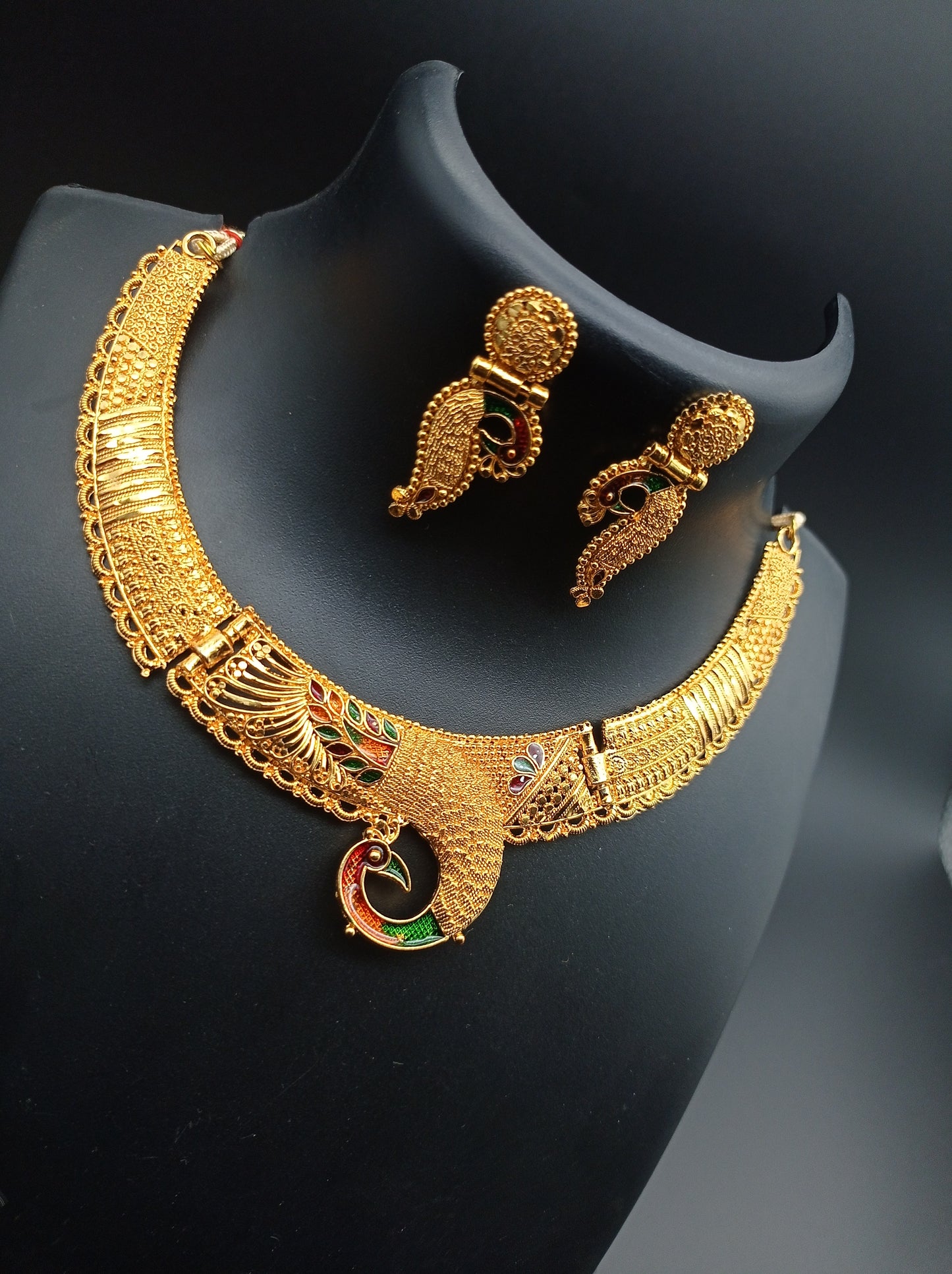 Alloy Golden Designer Necklaces Set