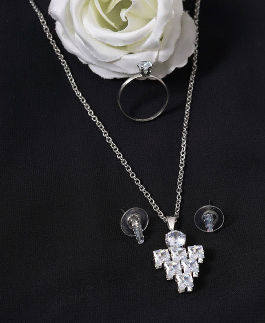 Gujju Latest Pendent Chain With Earrings