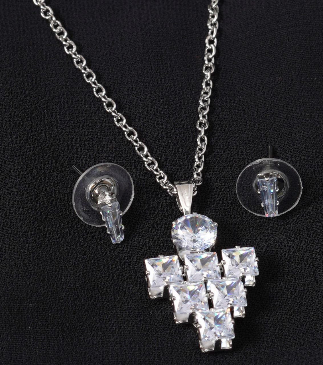 Gujju Latest Pendent Chain With Earrings