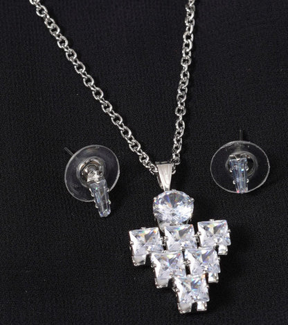 Gujju Latest Pendent Chain With Earrings