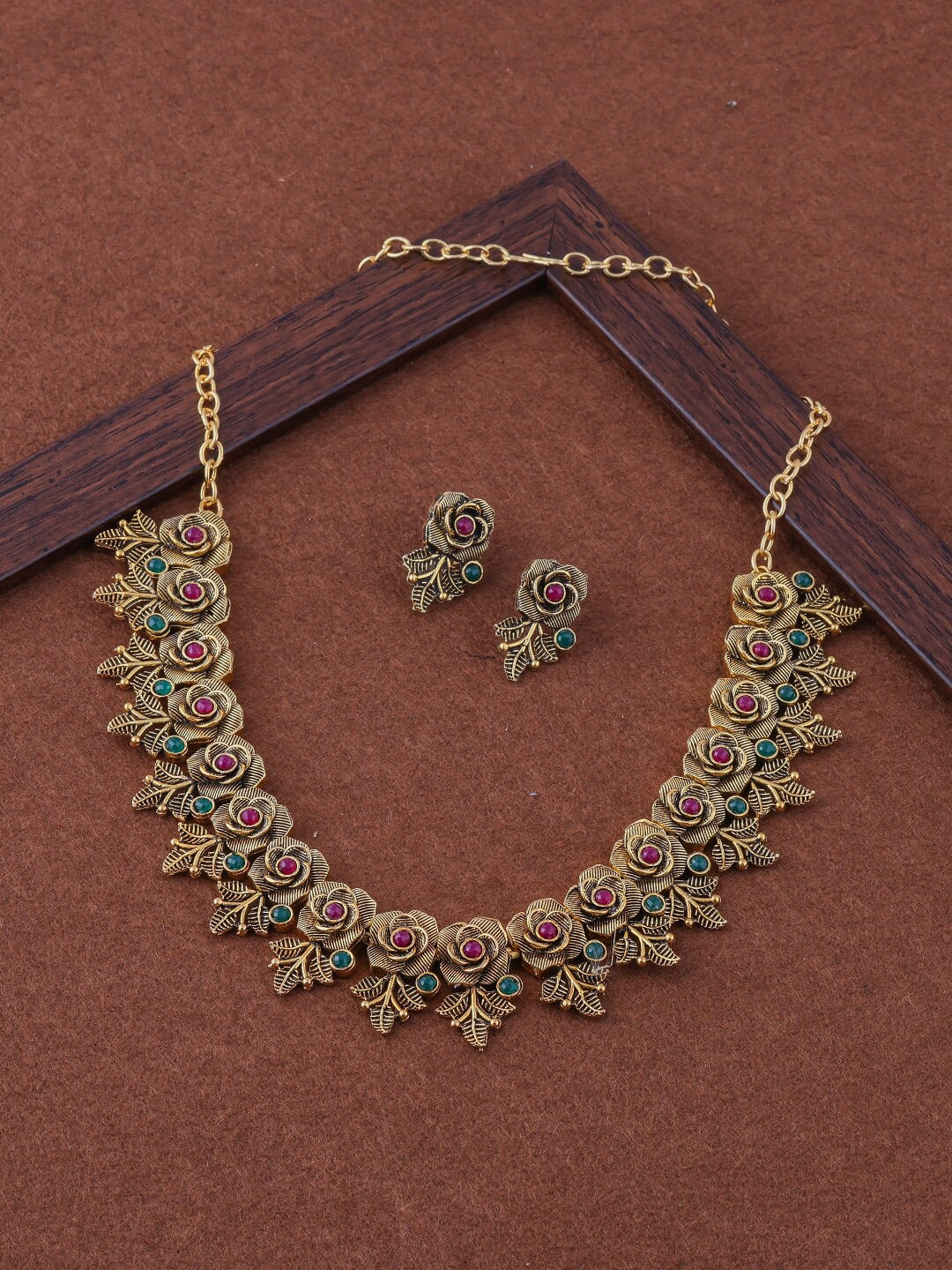 Alloy Golden Designer Necklaces Set