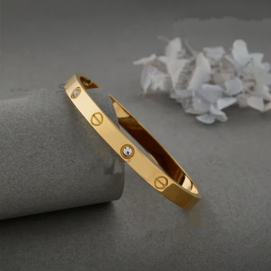 STAINLESS STEEL GOLD PLATED GEOMETRIC PATTERN KADA FOR WOMENS