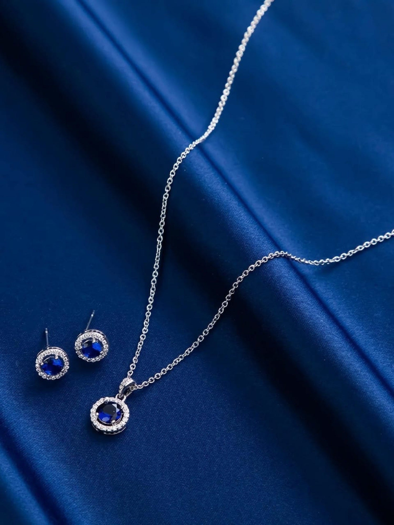 Silver Plated Crystal Stone Round Shape Chain Pendant Set With Earrings For Women/Girls